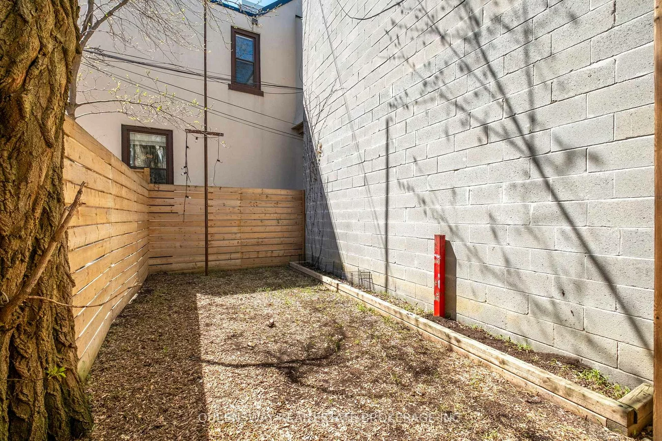 992, Dovercourt, Dovercourt-Wallace Emerson-Junction, Toronto