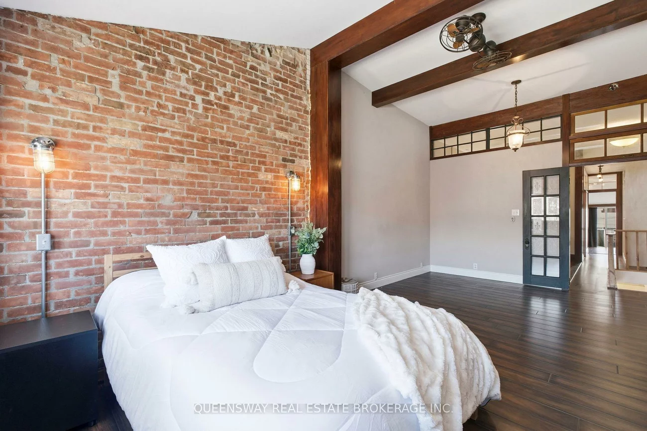 992, Dovercourt, Dovercourt-Wallace Emerson-Junction, Toronto