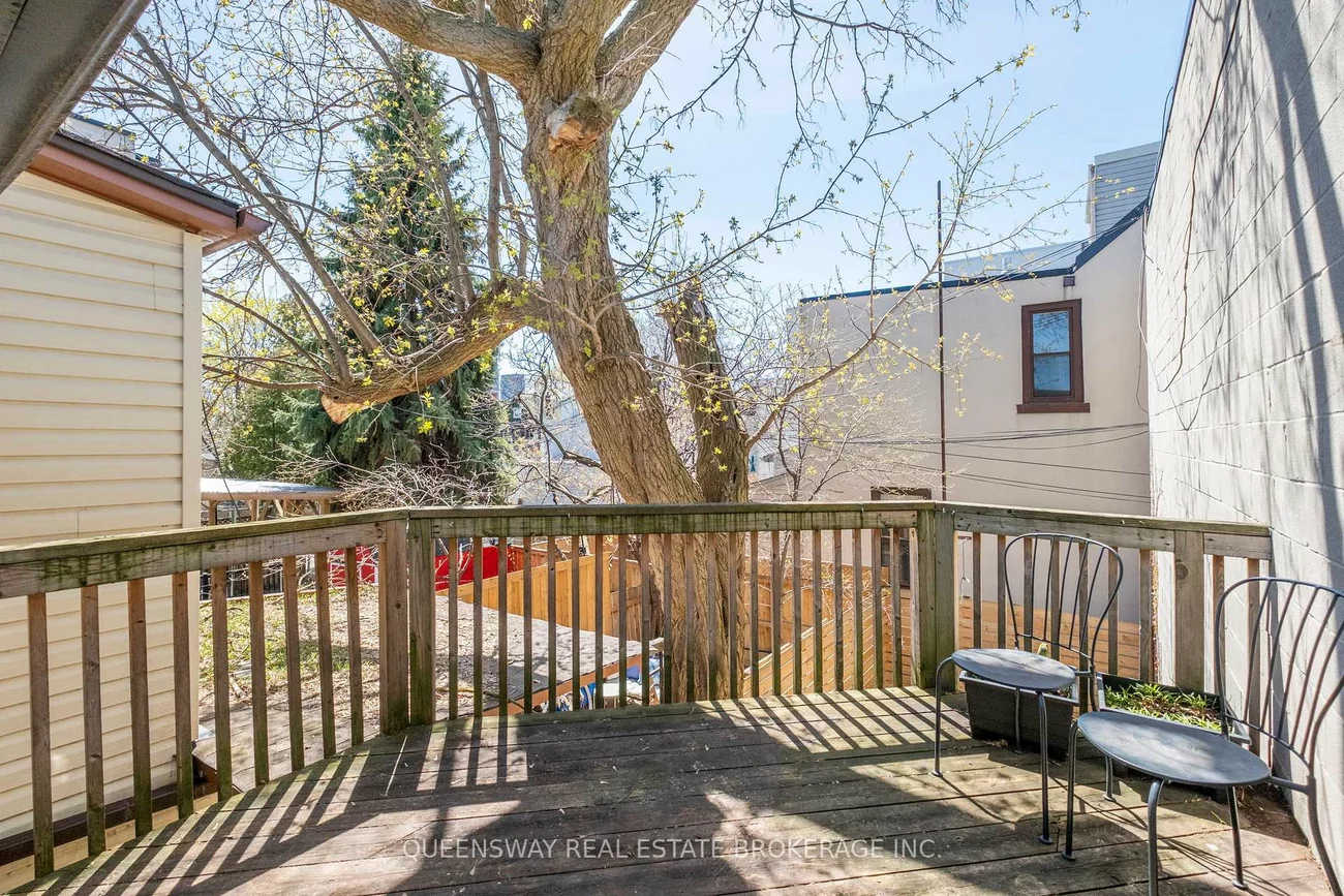 992, Dovercourt, Dovercourt-Wallace Emerson-Junction, Toronto