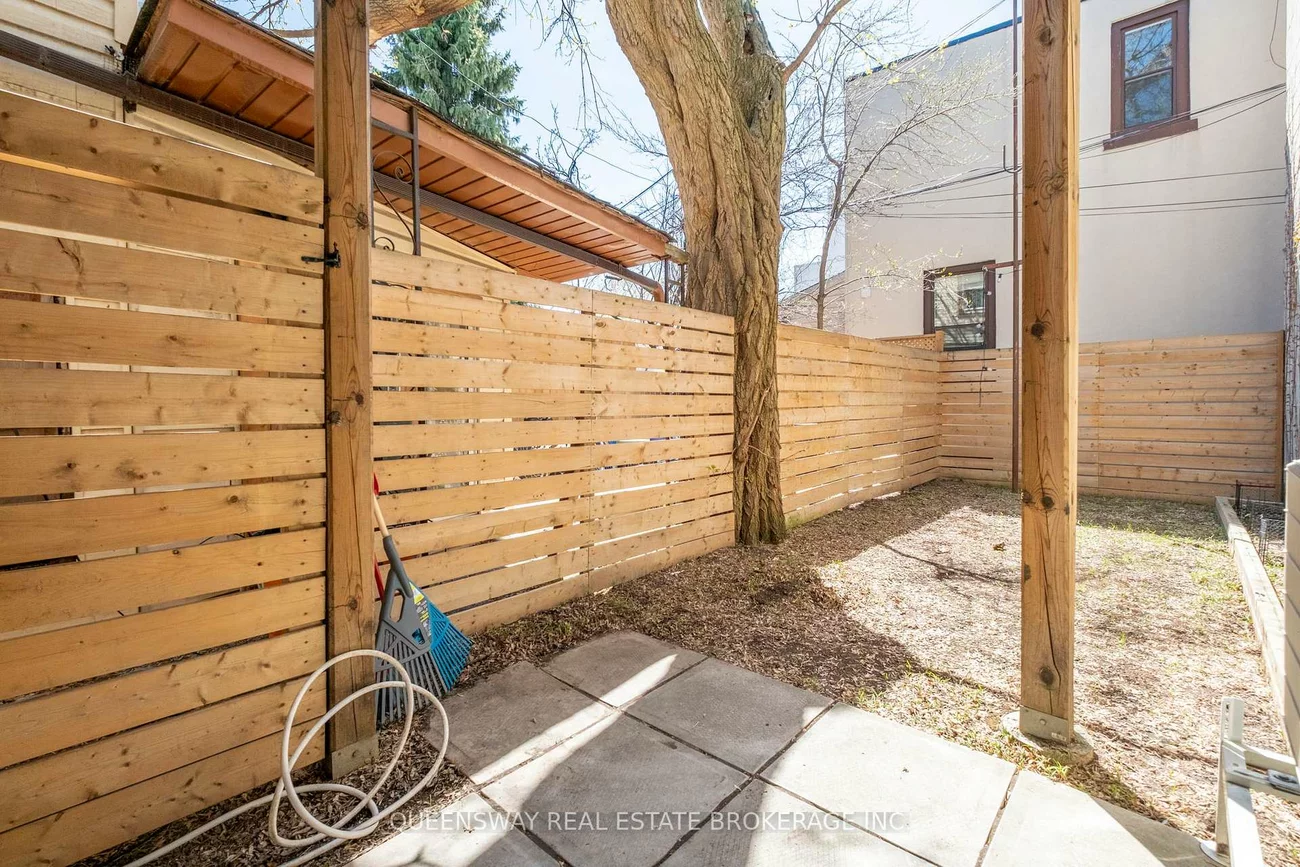 992, Dovercourt, Dovercourt-Wallace Emerson-Junction, Toronto