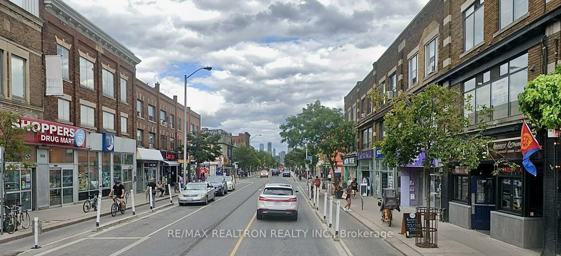 10-22, Pauline, Dovercourt-Wallace Emerson-Junction, Toronto