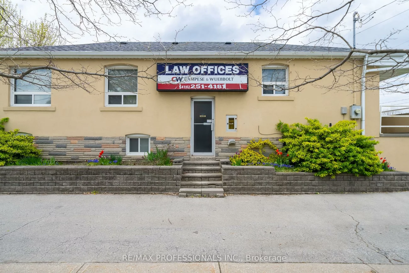 586, Browns, Alderwood, Toronto