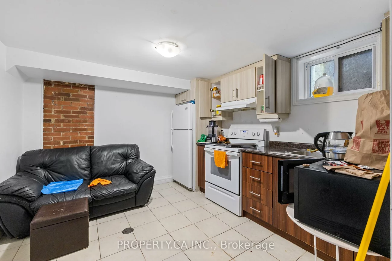 1213, Weston, Mount Dennis, Toronto