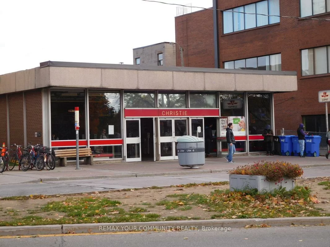 802, Bloor, Dovercourt-Wallace Emerson-Junction, Toronto