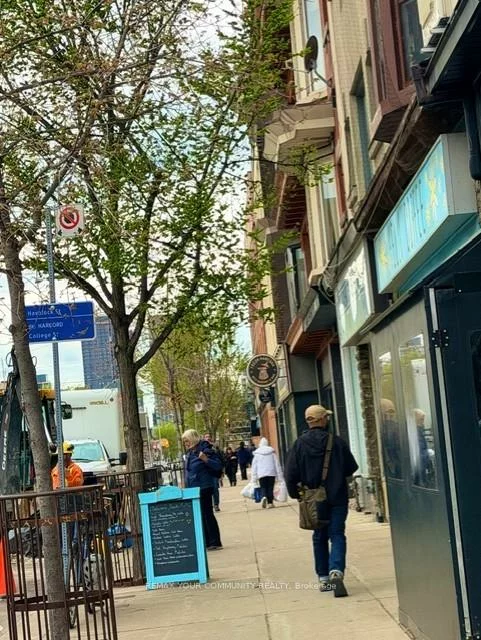 802, Bloor, Dovercourt-Wallace Emerson-Junction, Toronto