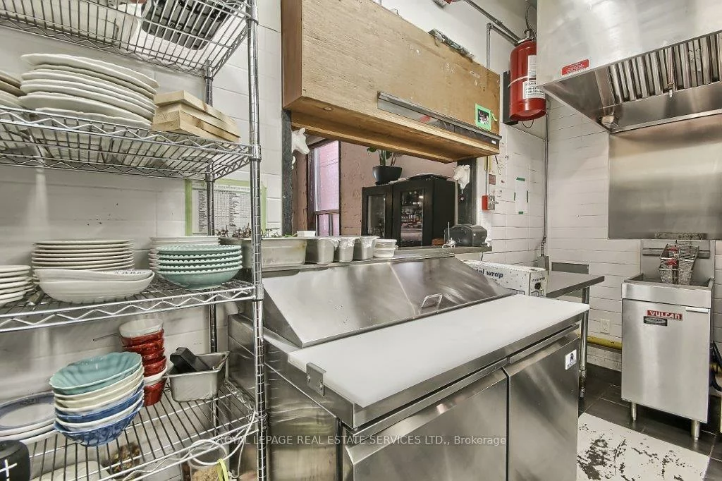 3047, Dundas, Junction Area, Toronto