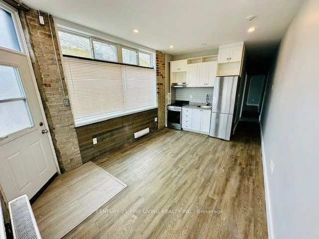 2029-2031, Eglinton, Caledonia-Fairbank, Toronto