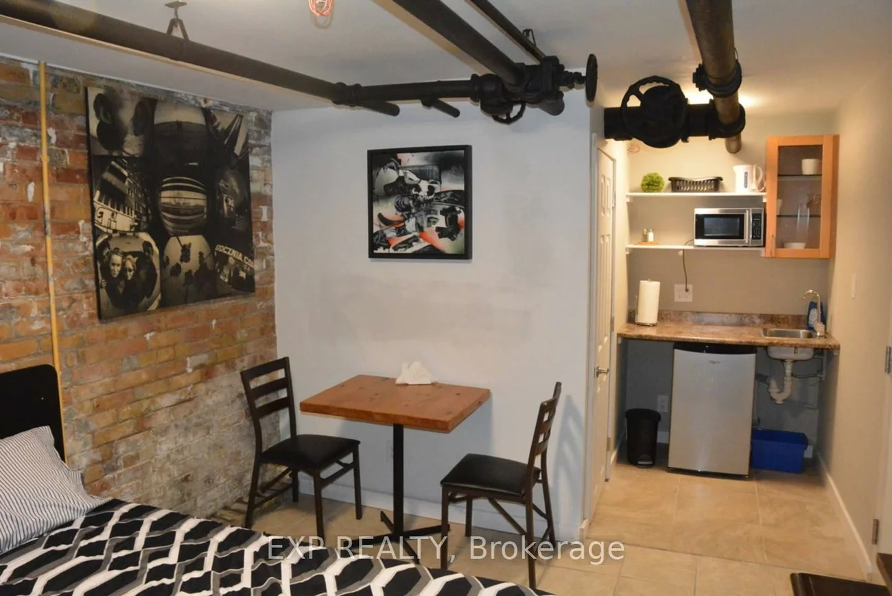 2480, Dundas, High Park North, Toronto