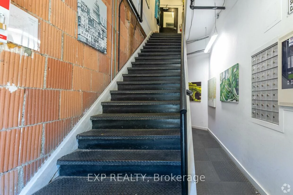 2480, Dundas, High Park North, Toronto