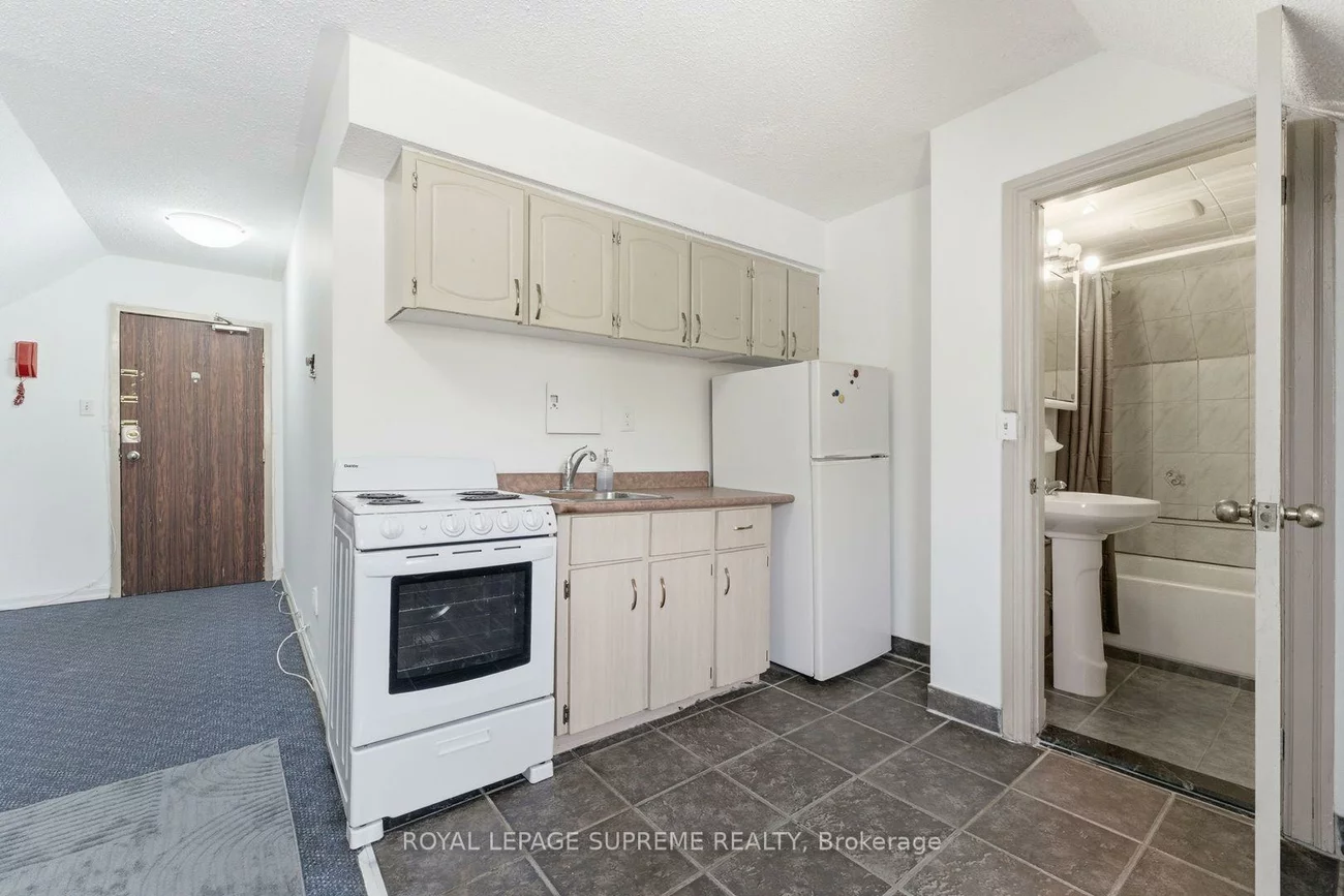 20, Maynard, South Parkdale, Toronto