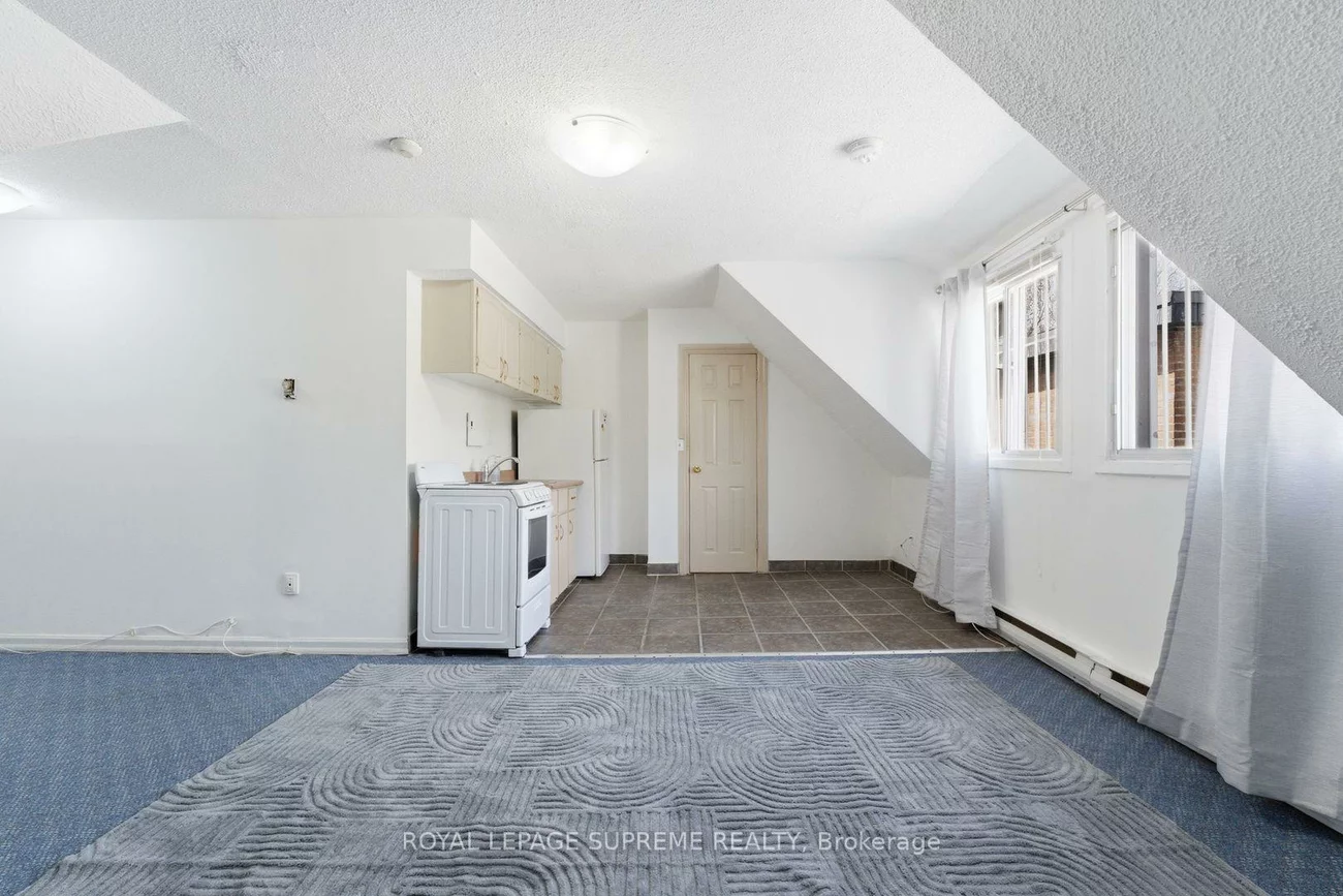 20, Maynard, South Parkdale, Toronto