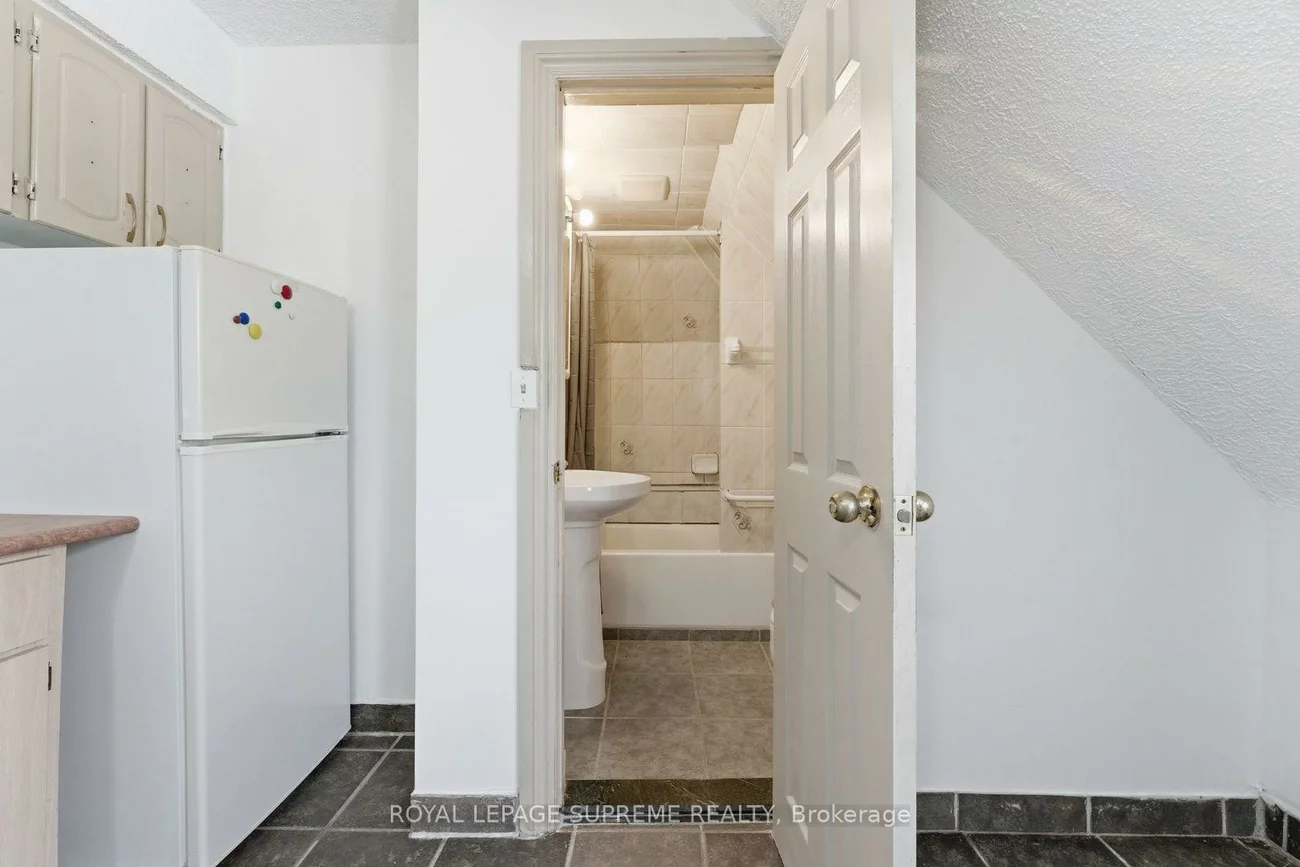20, Maynard, South Parkdale, Toronto