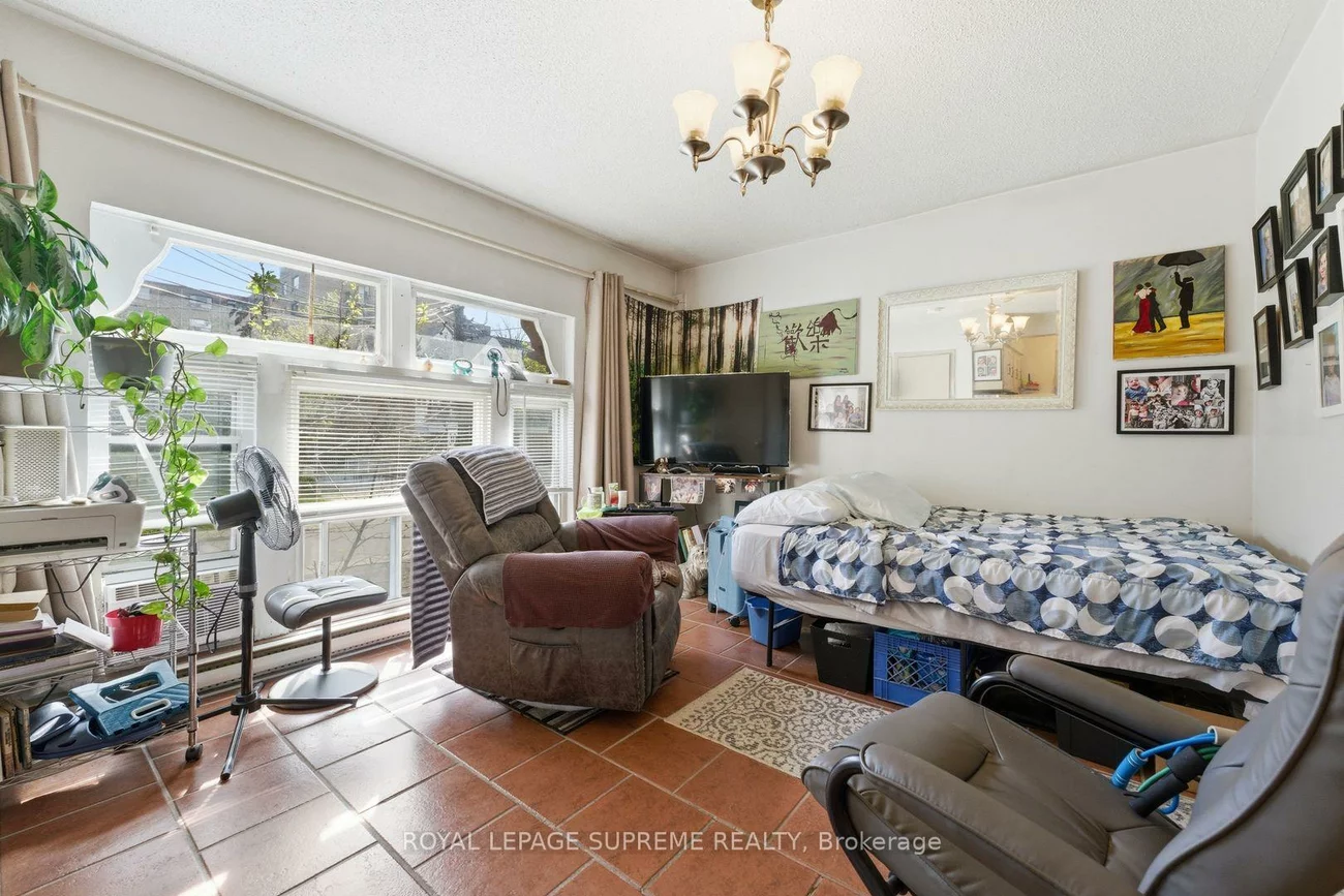 20, Maynard, South Parkdale, Toronto