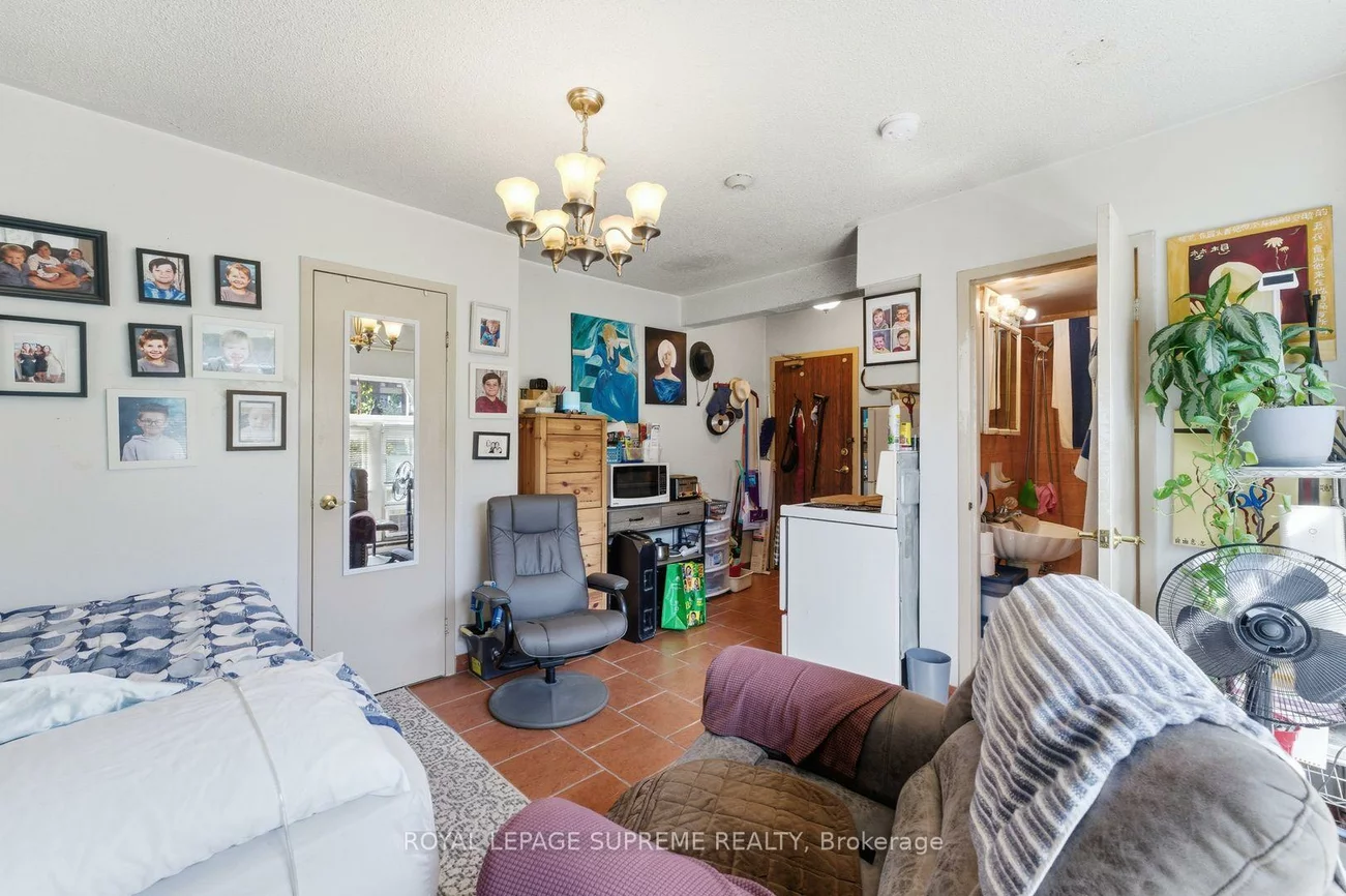 20, Maynard, South Parkdale, Toronto