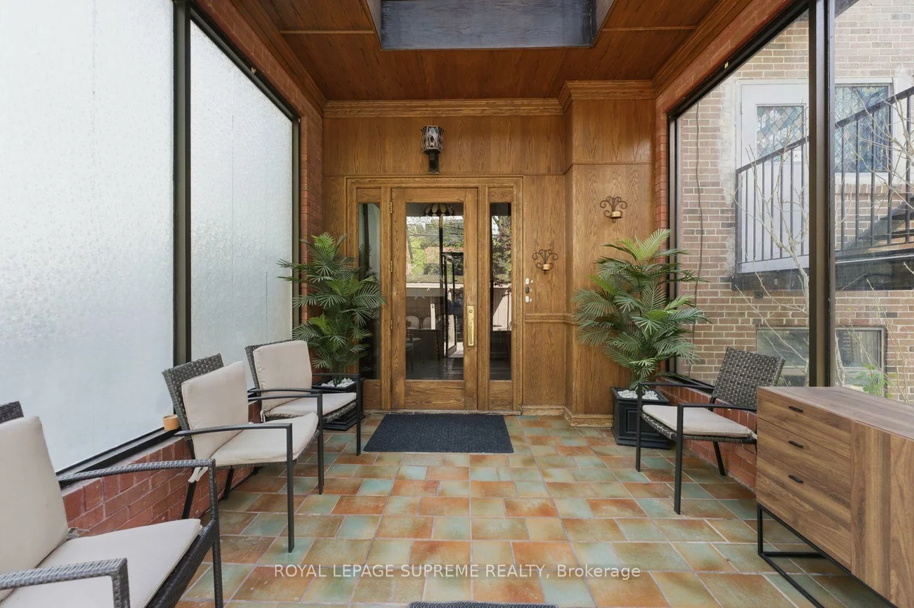20, Maynard, South Parkdale, Toronto