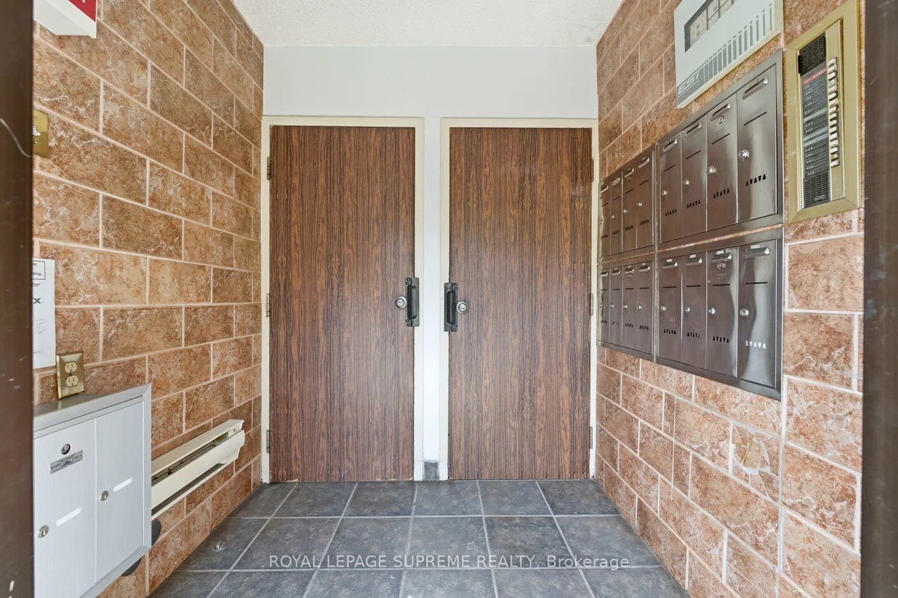 20, Maynard, South Parkdale, Toronto