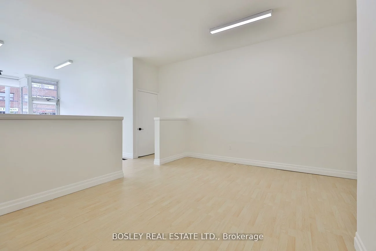 1674, St Clair, Weston-Pellam Park, Toronto