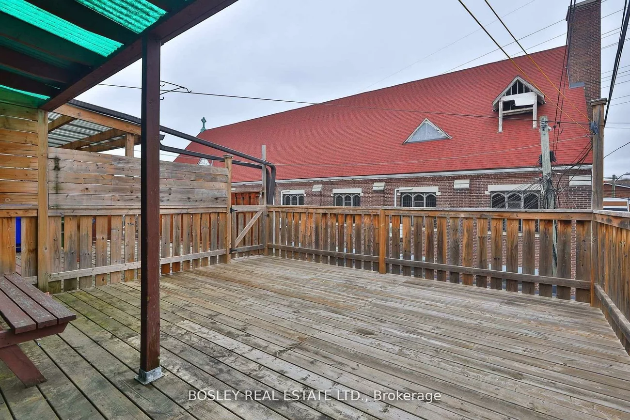 1674, St Clair, Weston-Pellam Park, Toronto