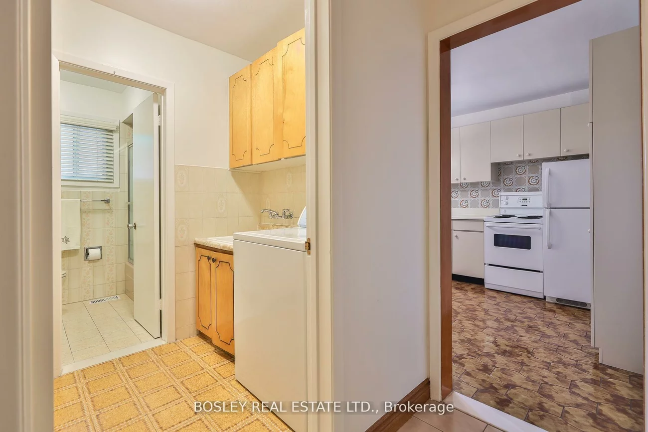 1674, St Clair, Weston-Pellam Park, Toronto
