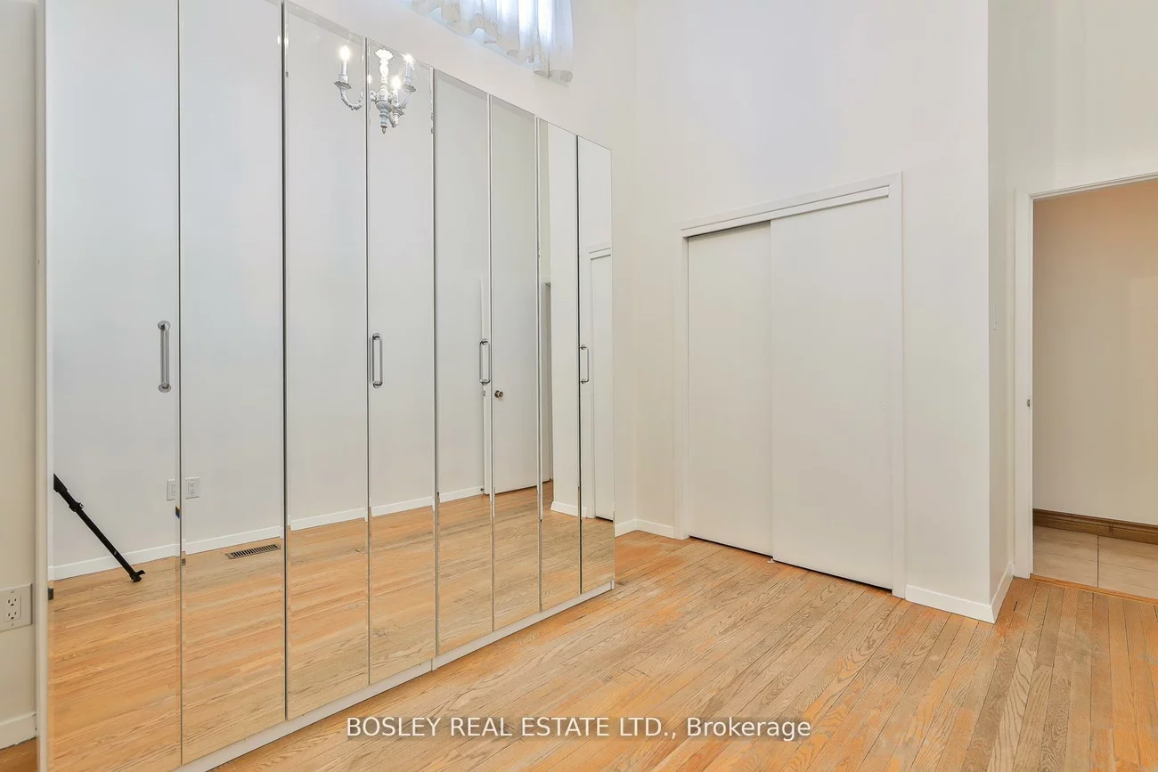 1674, St Clair, Weston-Pellam Park, Toronto