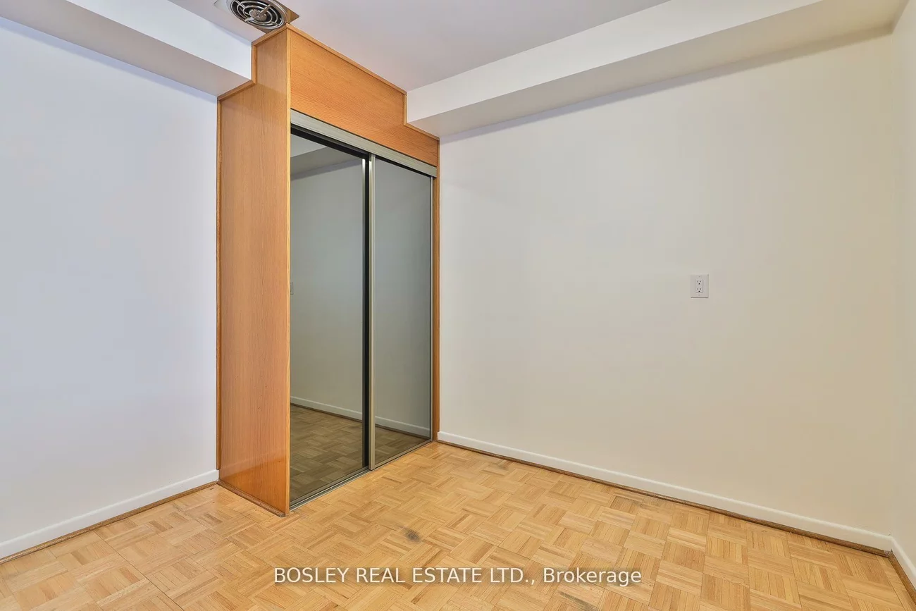 1674, St Clair, Weston-Pellam Park, Toronto