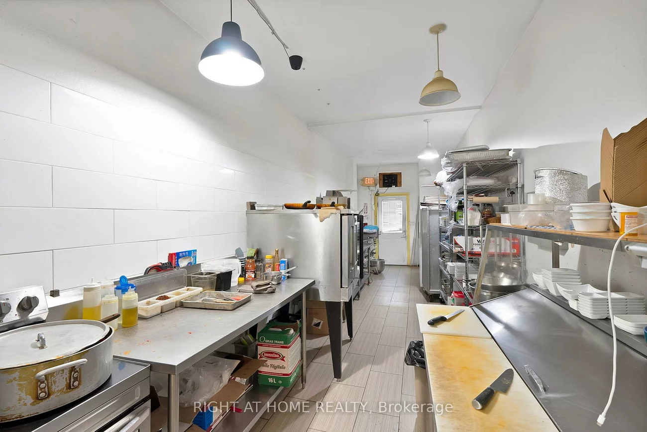 5122, Dundas, Islington-City Centre West, Toronto