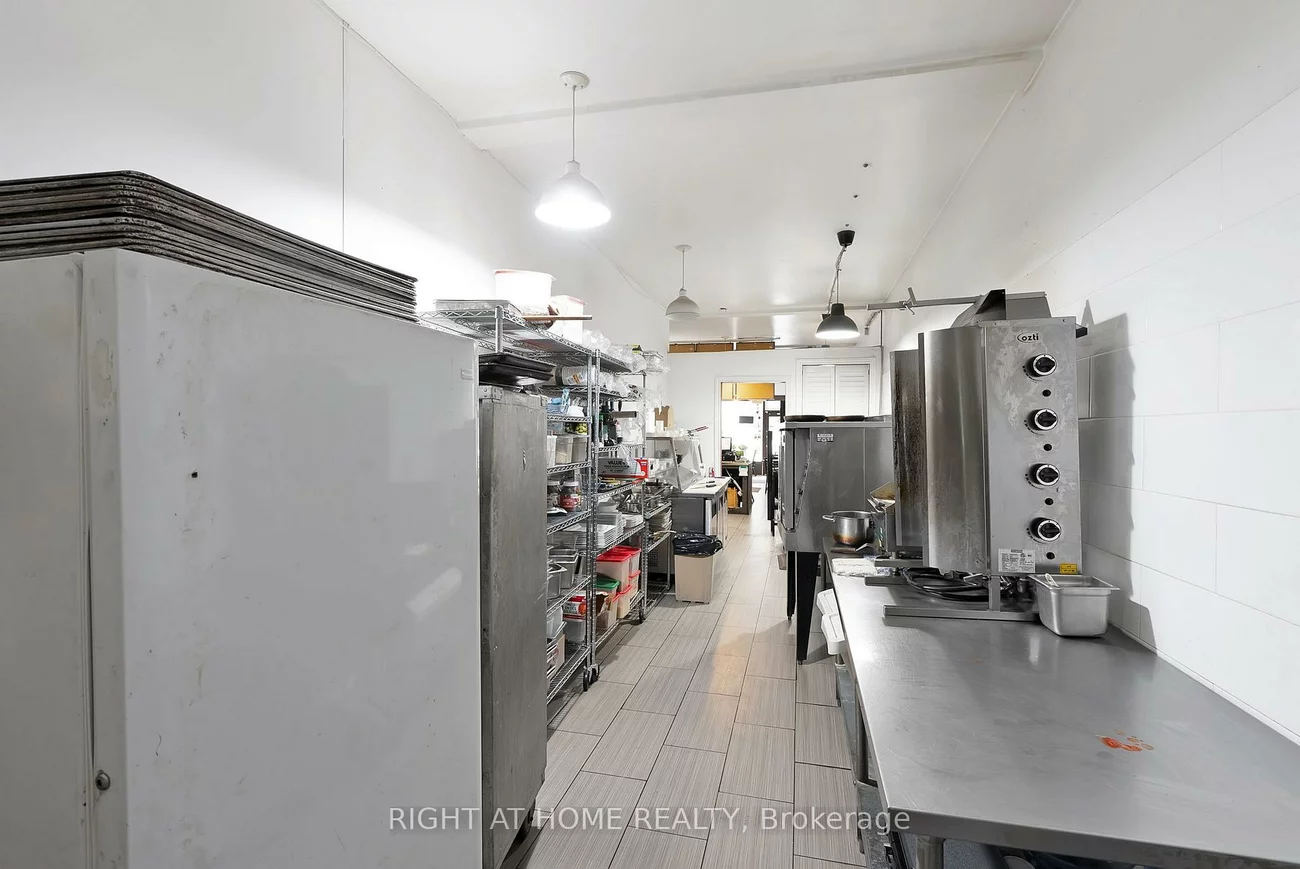 5122, Dundas, Islington-City Centre West, Toronto