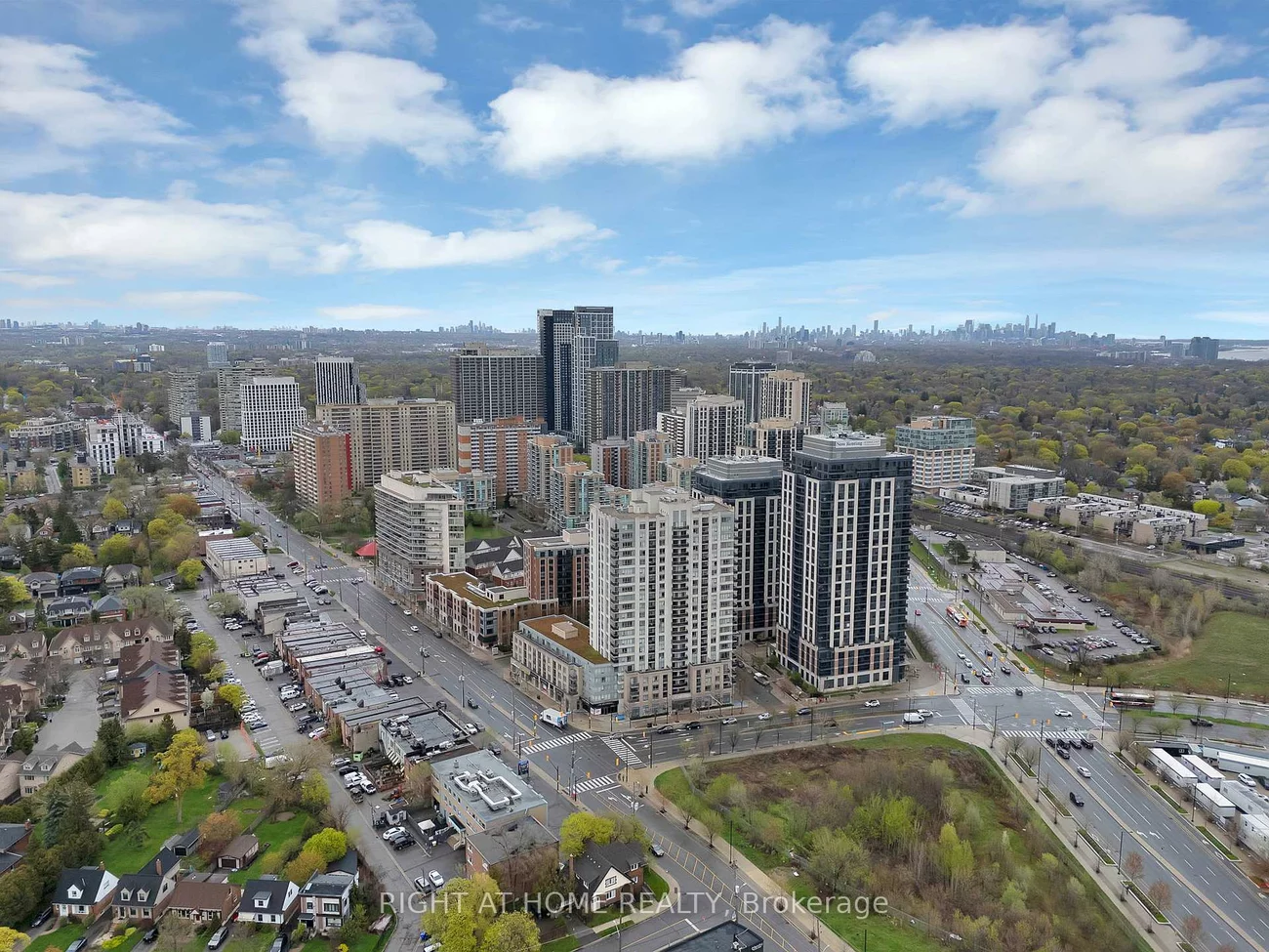 5122, Dundas, Islington-City Centre West, Toronto