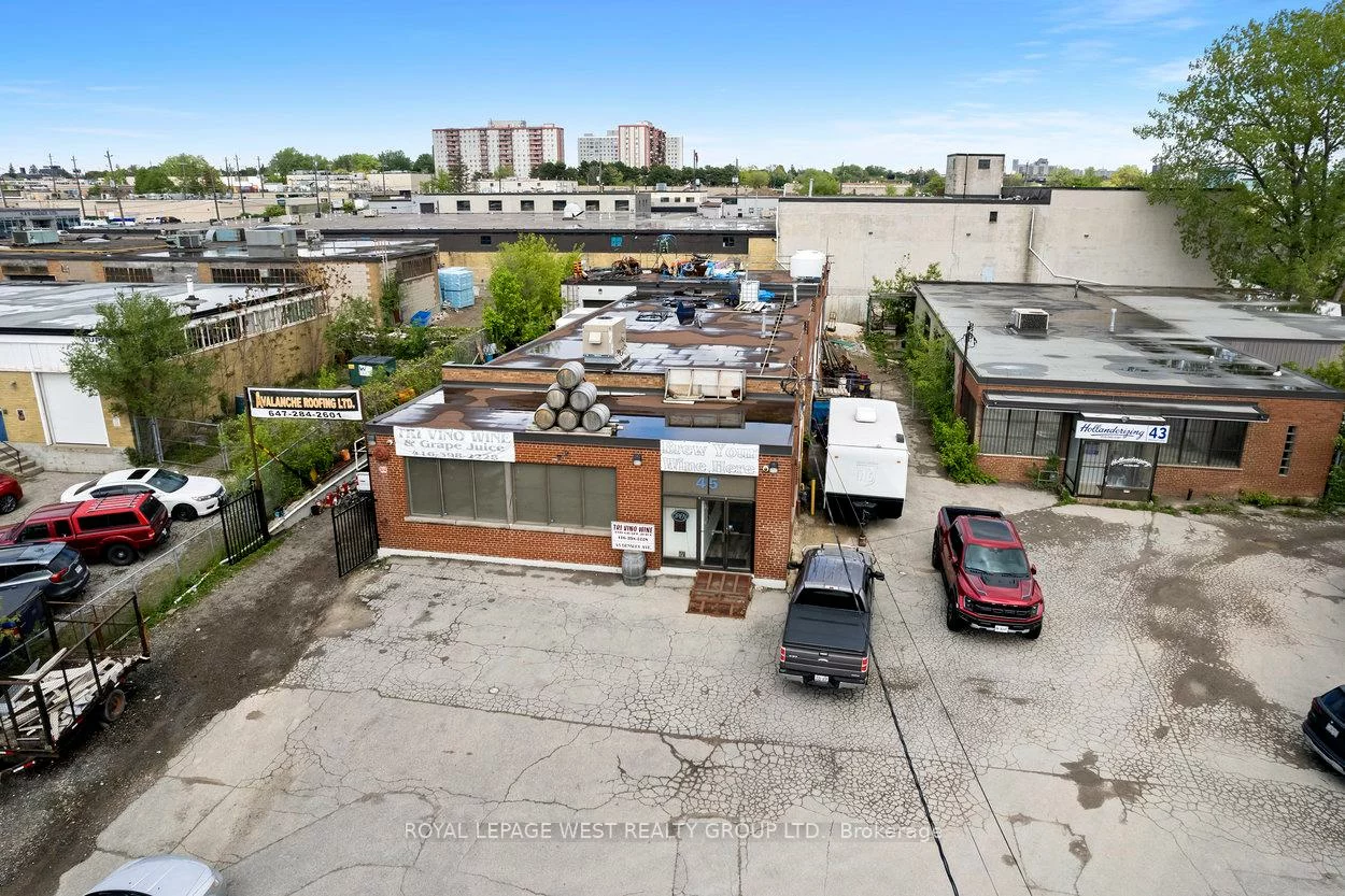45, Densley, Brookhaven-Amesbury, Toronto