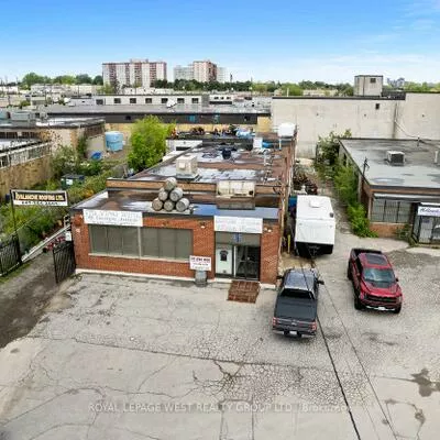 Commercial for sale, 45, Densley, Brookhaven-Amesbury, Toronto