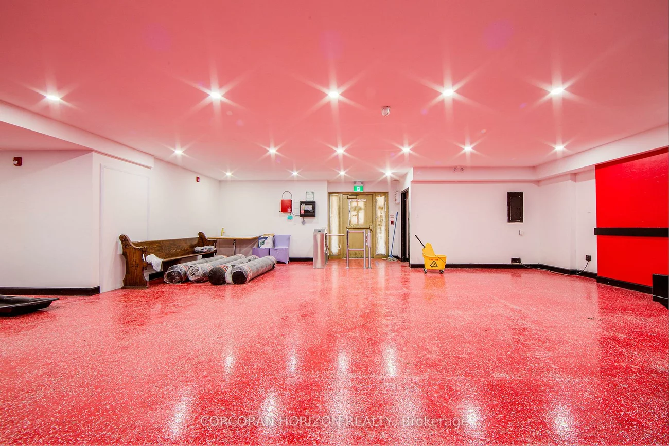 2261, Dundas, Roncesvalles, Toronto