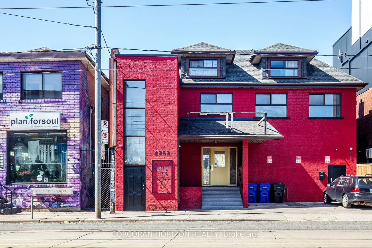 2261, Dundas, Roncesvalles, Toronto