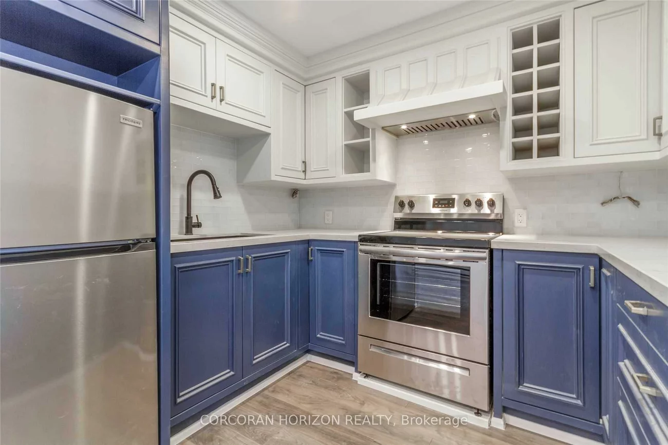 2261, Dundas, Roncesvalles, Toronto