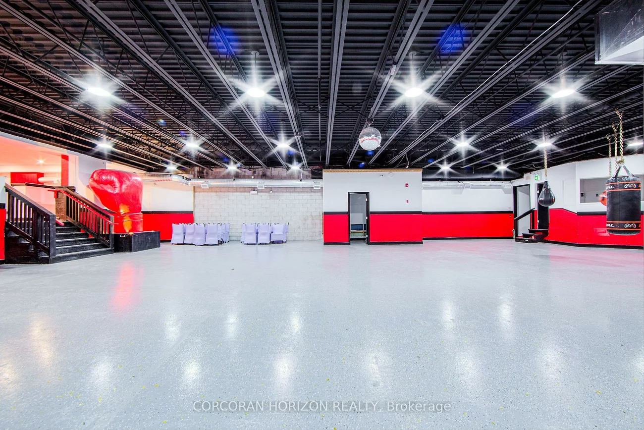 2261, Dundas, Roncesvalles, Toronto