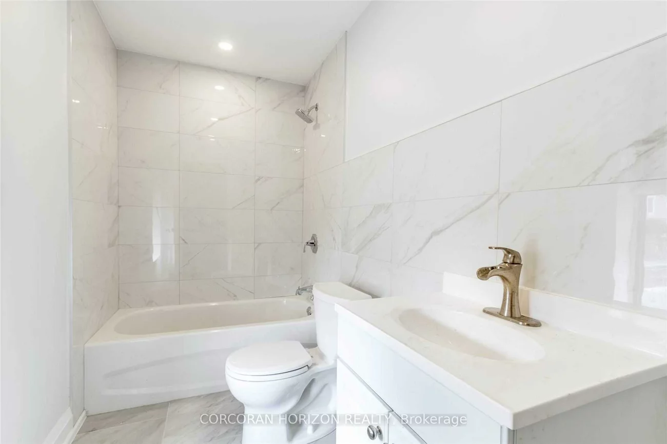 2261, Dundas, Roncesvalles, Toronto