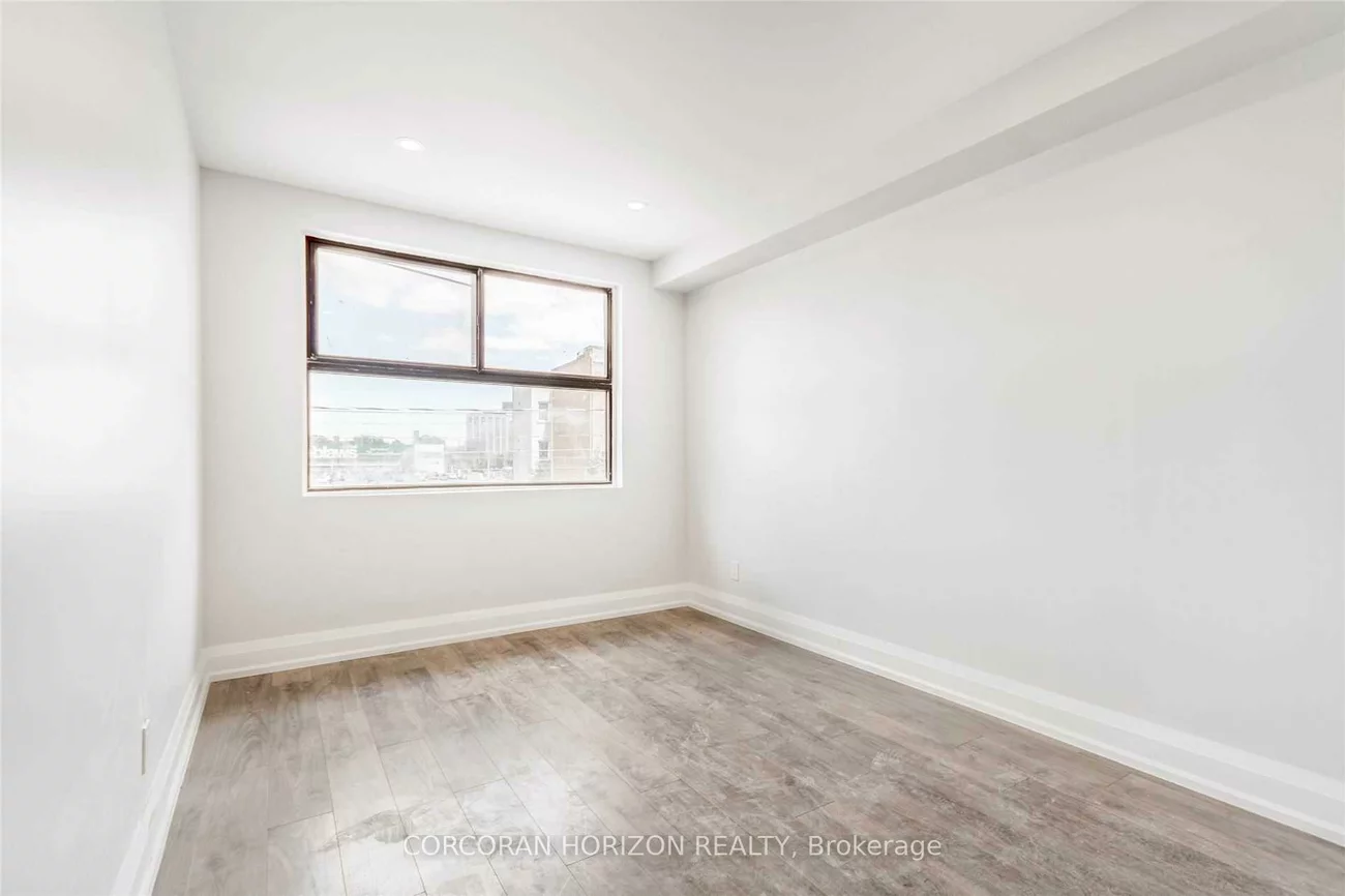 2261, Dundas, Roncesvalles, Toronto