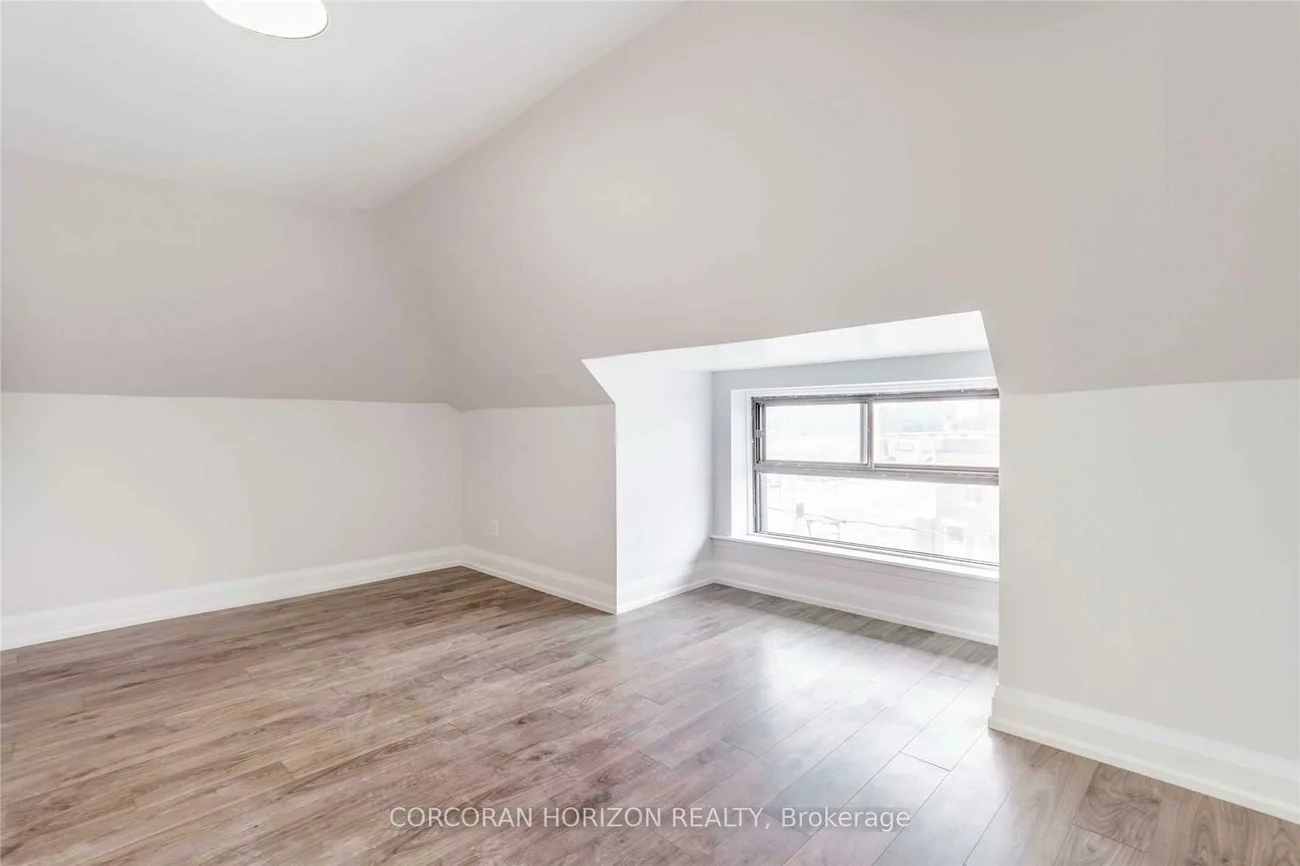 2261, Dundas, Roncesvalles, Toronto