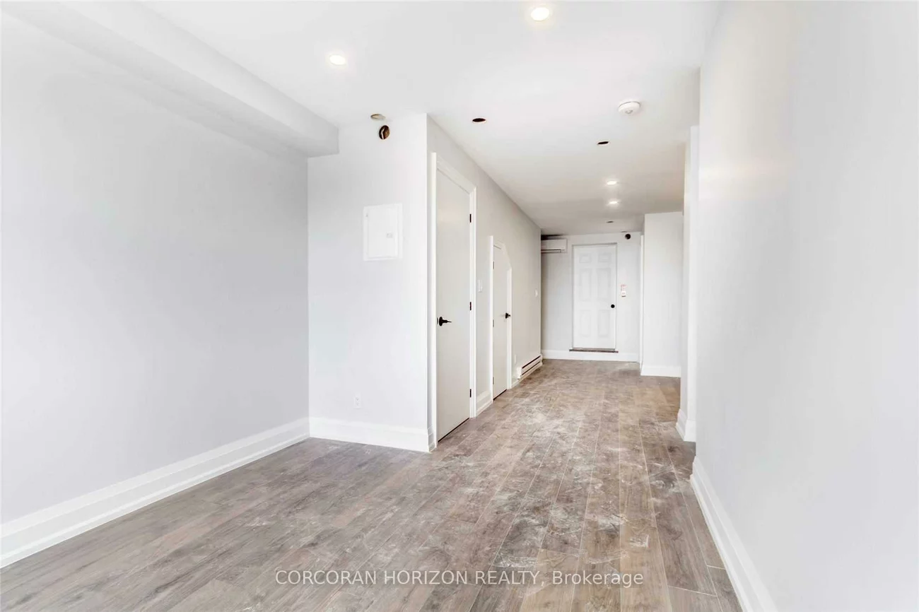 2261, Dundas, Roncesvalles, Toronto