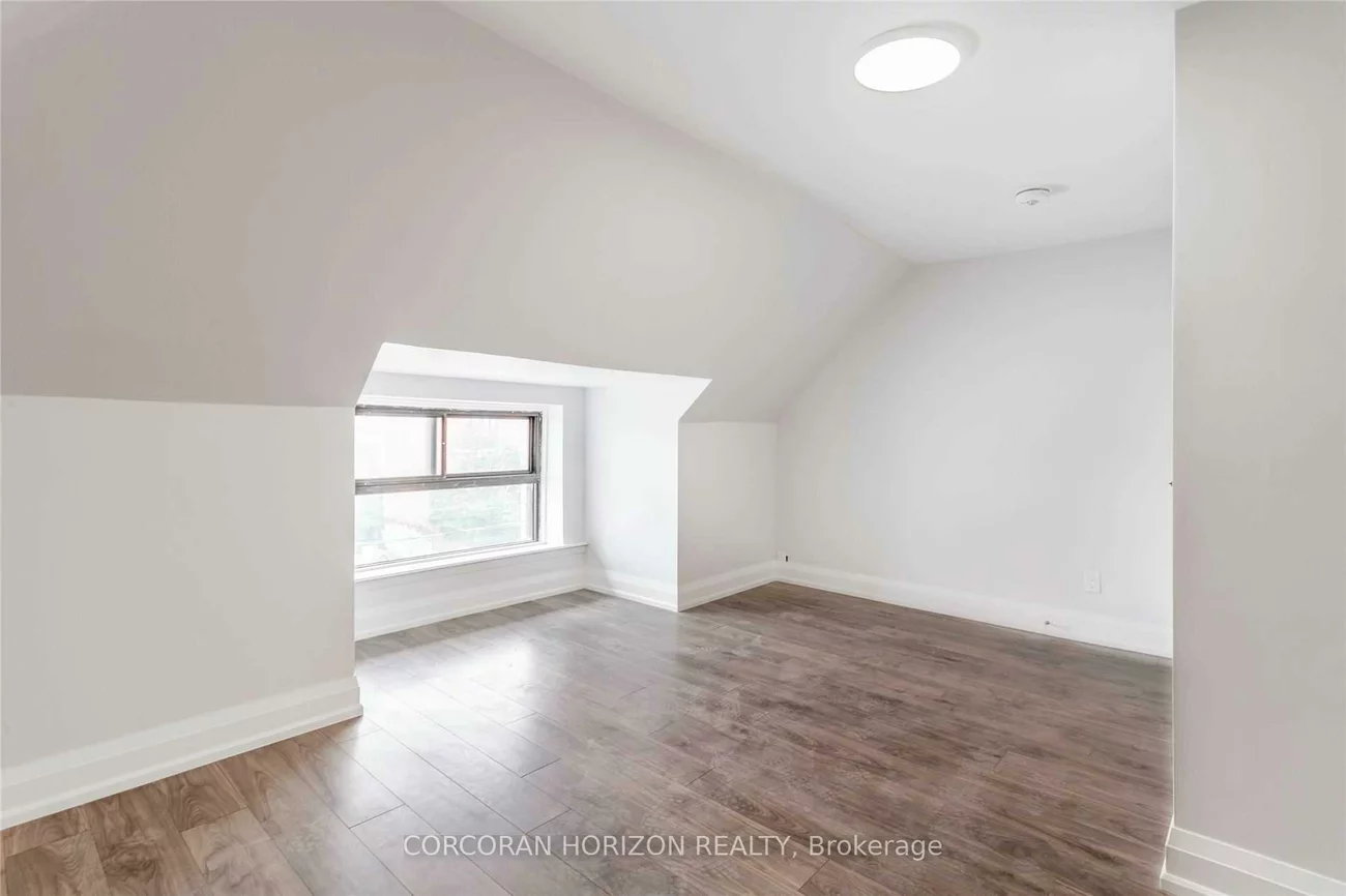 2261, Dundas, Roncesvalles, Toronto