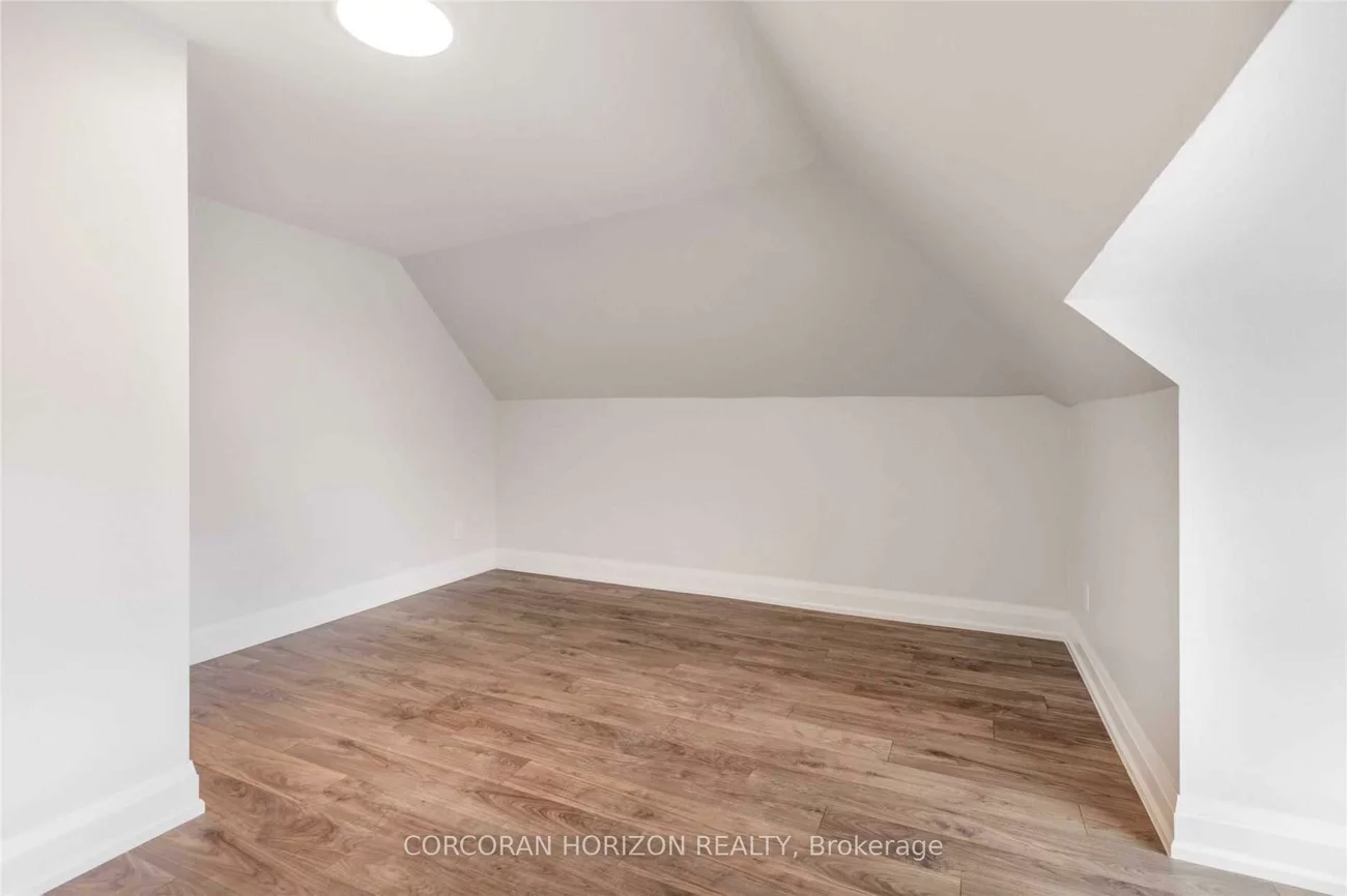 2261, Dundas, Roncesvalles, Toronto