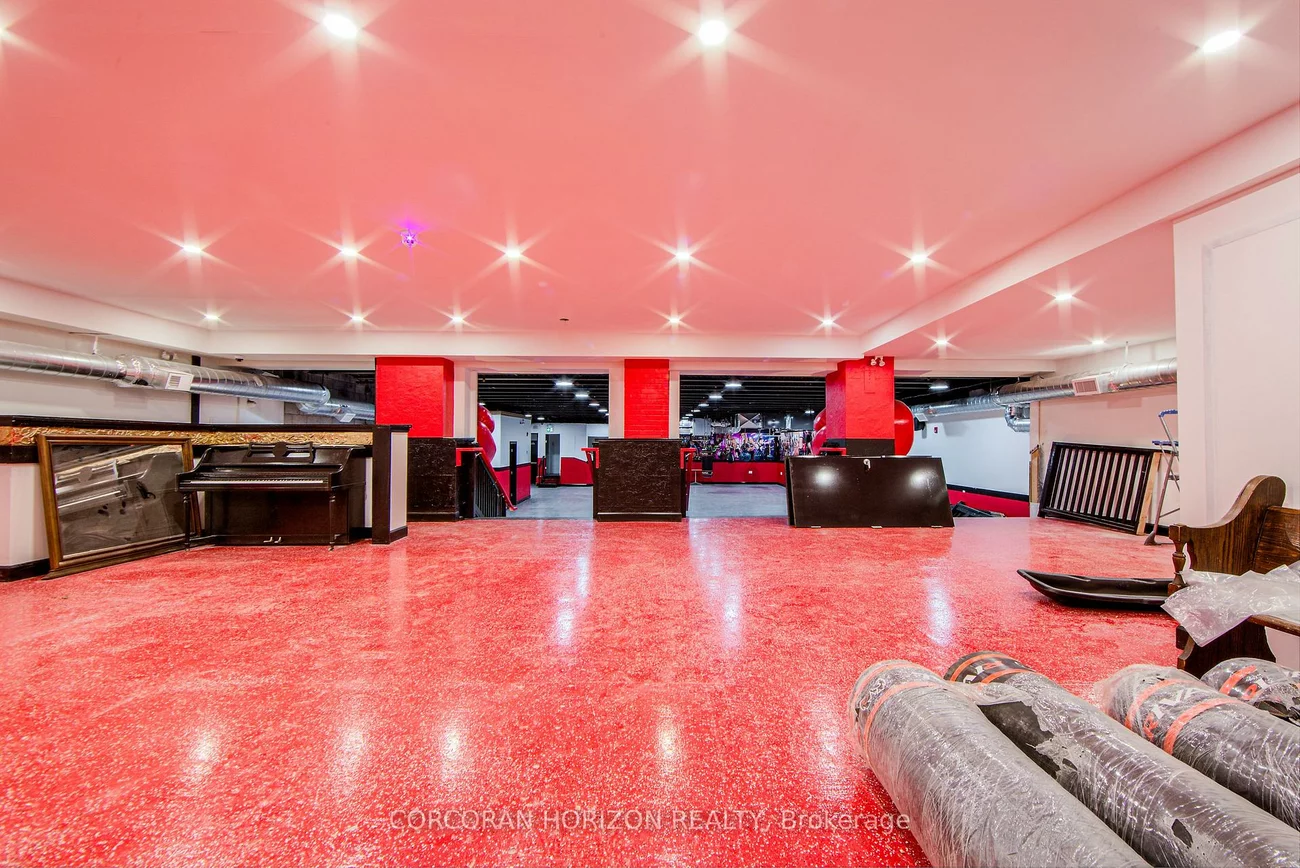 2261, Dundas, Roncesvalles, Toronto