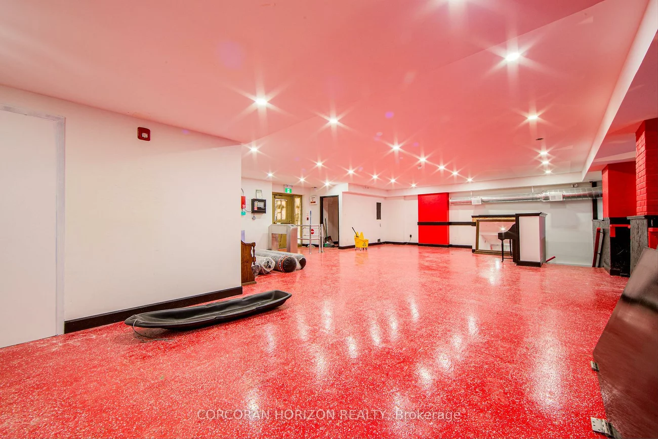 2261, Dundas, Roncesvalles, Toronto