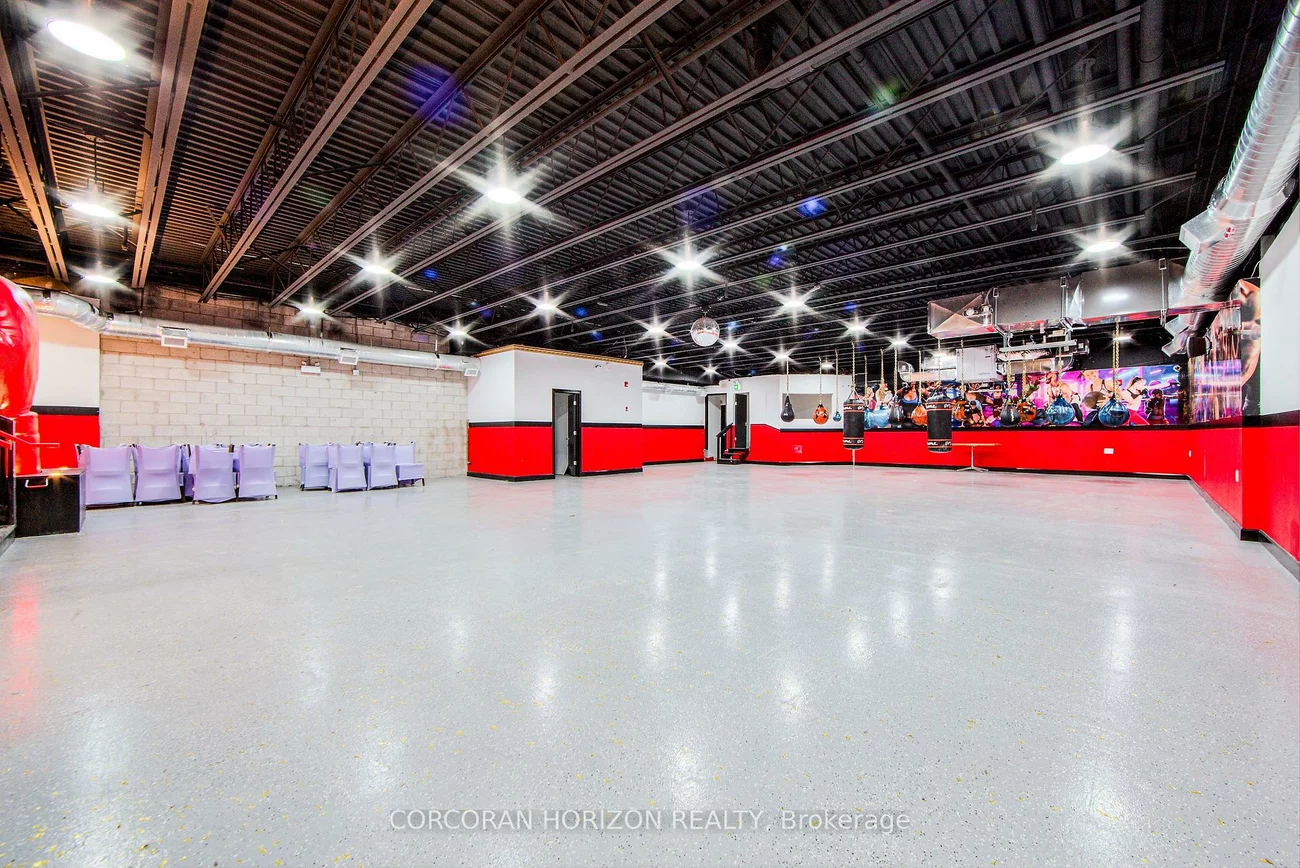 2261, Dundas, Roncesvalles, Toronto