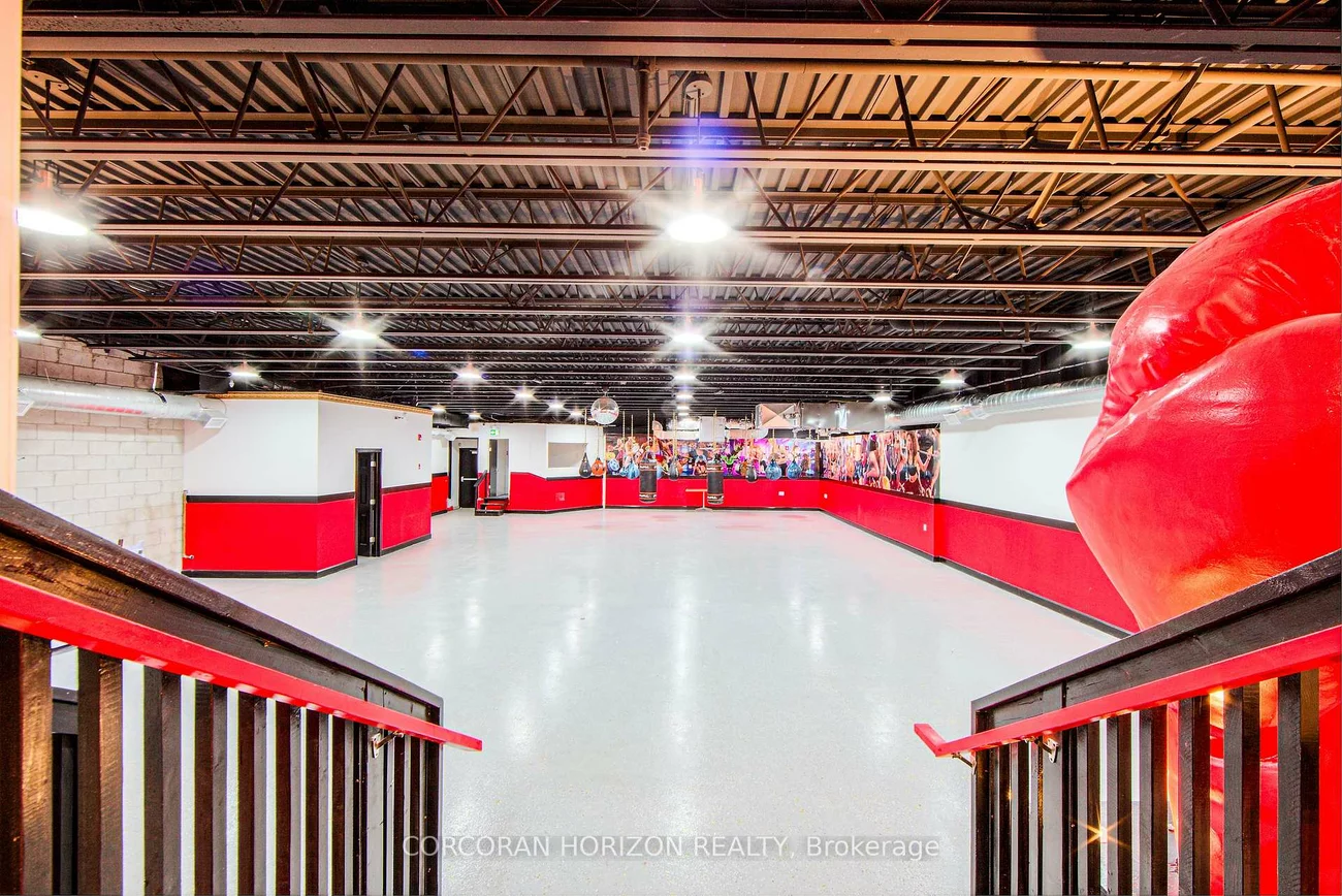 2261, Dundas, Roncesvalles, Toronto
