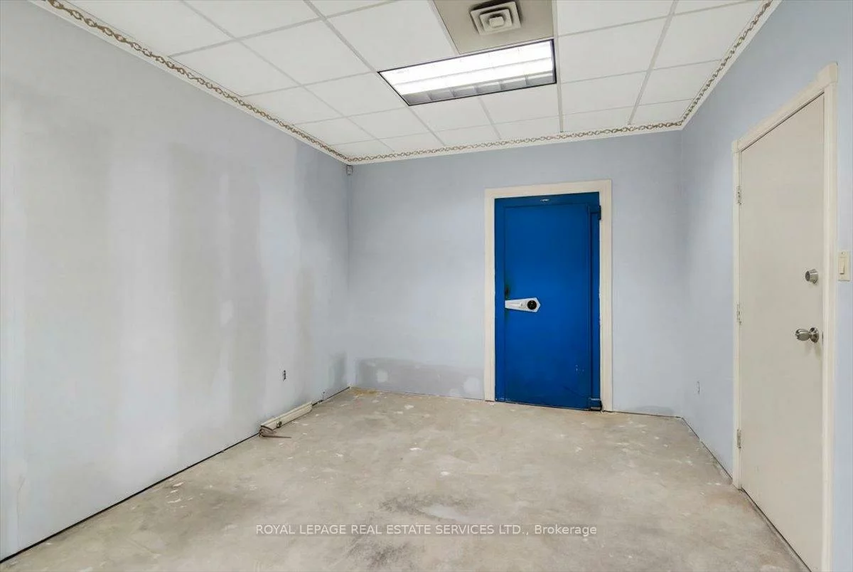 2547A, Eglinton, Keelesdale-Eglinton West, Toronto