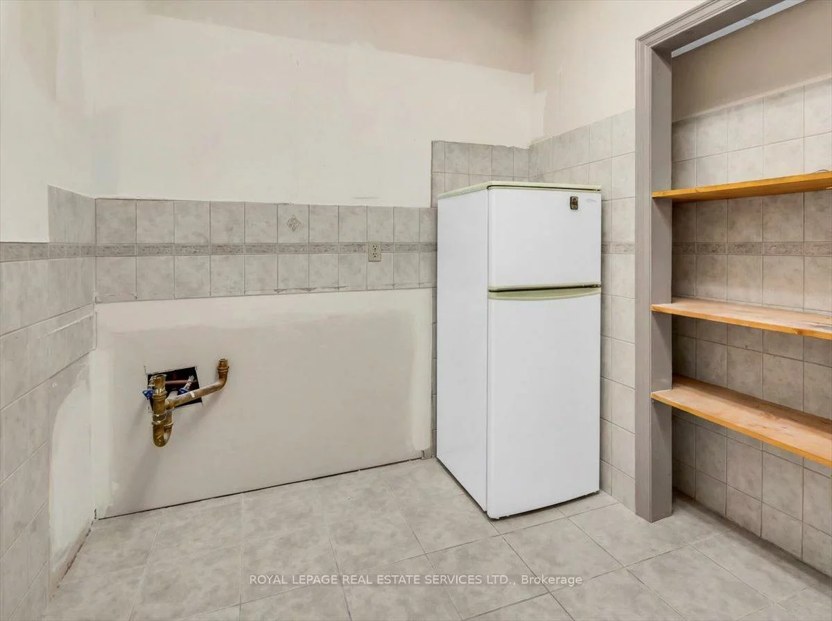 2547A, Eglinton, Keelesdale-Eglinton West, Toronto