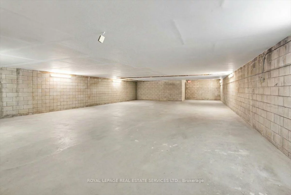 2547A, Eglinton, Keelesdale-Eglinton West, Toronto