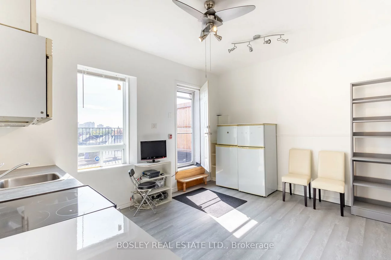 2963, Dundas, Junction Area, Toronto