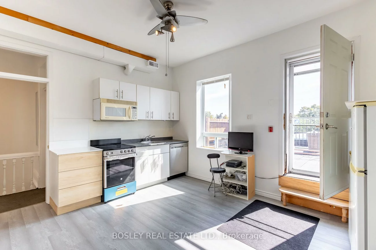 2963, Dundas, Junction Area, Toronto