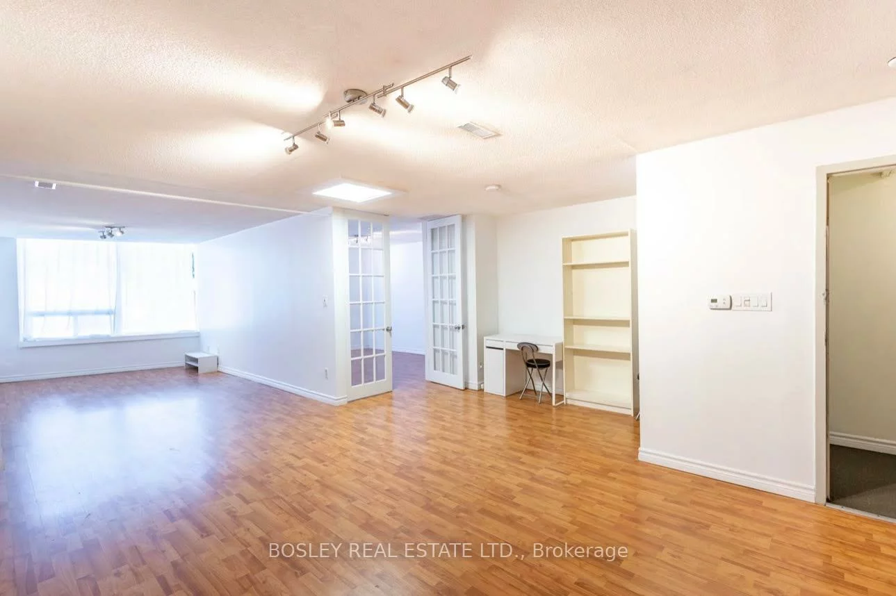 2963, Dundas, Junction Area, Toronto